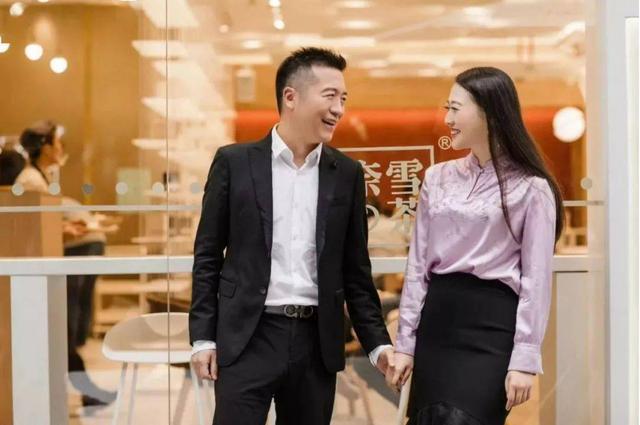 2个湖北荆州姑娘来到广开云体育 开云平台东1人靠锂电池1人卖奶茶登上富豪榜(图2)