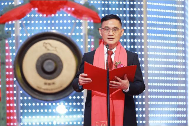 2个湖北荆州姑娘来到广开云体育 开云平台东1人靠锂电池1人卖奶茶登上富豪榜(图6)