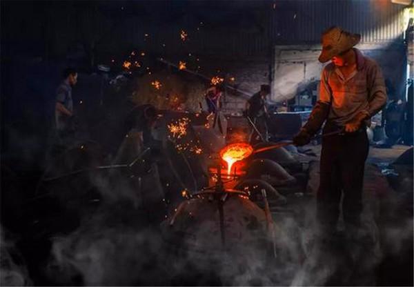 开云体育 开云平台山东烟台汽车制造厂：国家政策庇佑下一路开挂也挡不住时代冲击(图2)