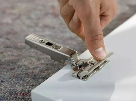 开云APP 开云官网入口柜门铰链怎么调整？学会这些快速解决问题(图2)