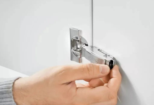 开云APP 开云官网入口柜门铰链怎么调整？学会这些快速解决问题(图3)