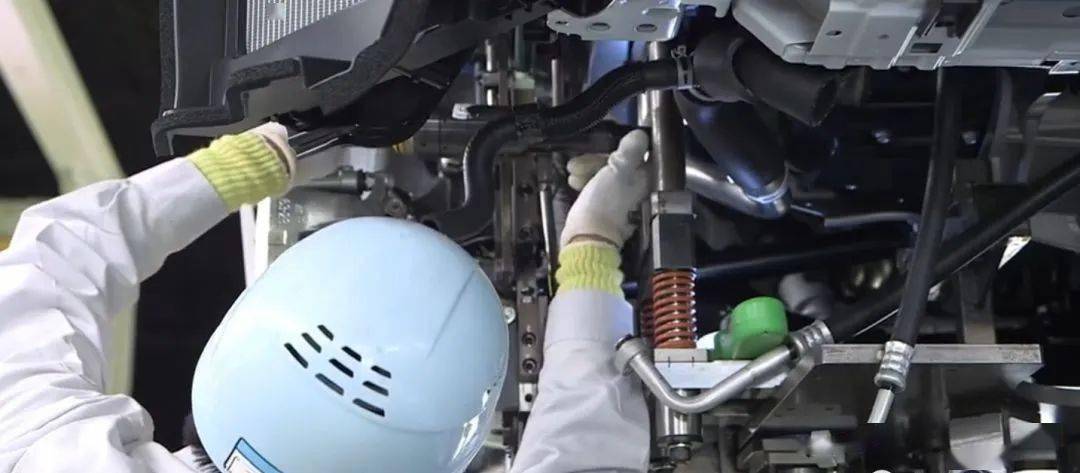 开云 开云体育平台郭台铭在操作五金冲床什么情况？