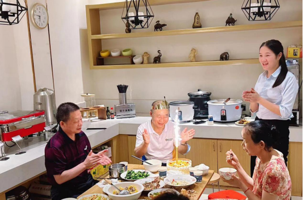 城市便捷酒店琶洲会展店：一位女性店开云体育 Kaiyun.com 官网入口长赢得行业尊重和认可的服务之路(图3)