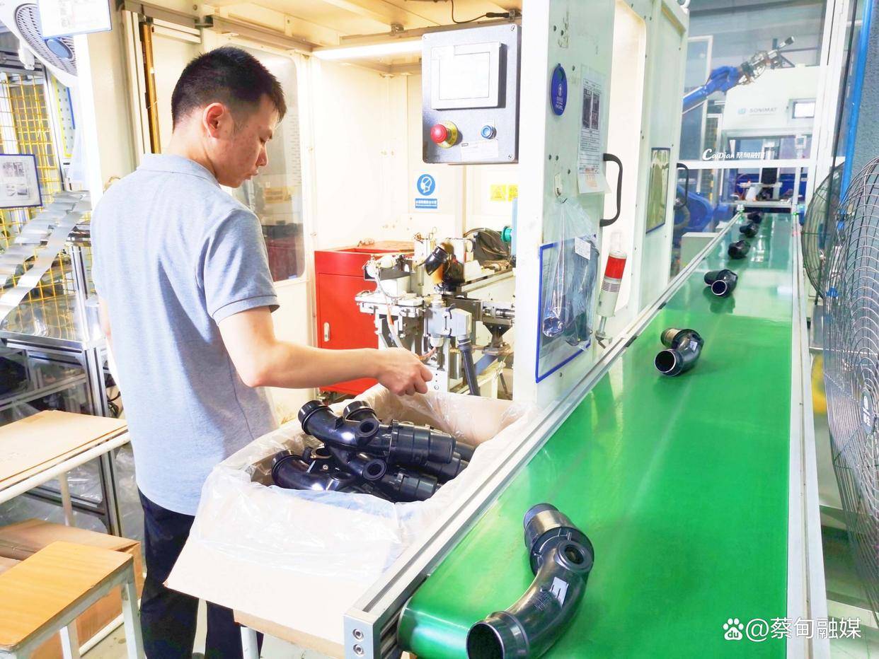 紧跟行业发展趋势 蔡甸这家汽车零部件企业寻求转型升级开云APP 开云官网入口新方向(图2)