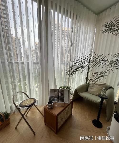 开云体育 Kaiyun.com 官网入口封阳台不跟风坚持装推拉门！比断桥铝平开窗实用多了(图4)