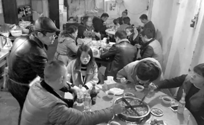 开云APP 开云官网入口2003年海南一女老板打电话报警引起公安怀疑逮捕后被判死刑(图4)