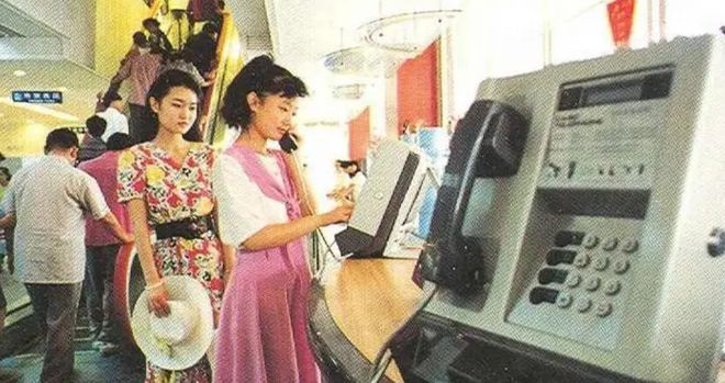 开云APP 开云官网入口2003年海南一女老板打电话报警引起公安怀疑逮捕后被判死刑(图20)